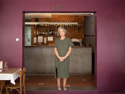 A empresária Ana Massochi fechou no início da pandemia um restaurante na zona central de São Paulo e luta para manter em pé um local de comida argentina.