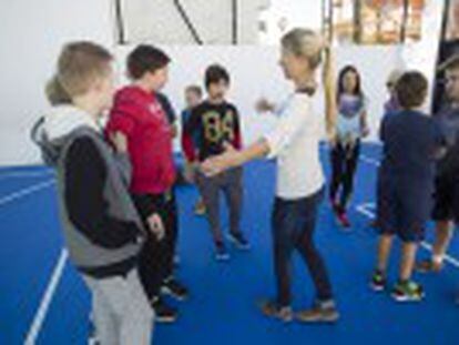 A escola finlandesa de Fuengirola (Espanha) aplica o programa Kiva, que inclui sessões contra bullying, vigilantes e especialistas