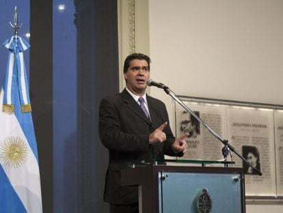 Jorge Capitanich, chefe de Gabinete argentino, fala à imprensa.