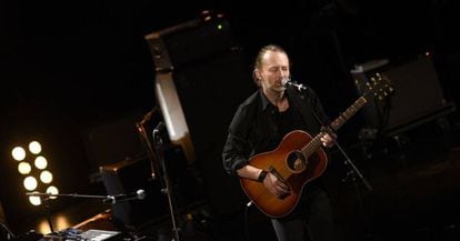 Thom Yorke, líder de Radiohead, em um show em Paris, em 4 de dezembro de 2015.