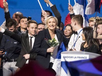 Marine Le Pen, este 1º de maio em Villepinte, ao norte de Paris.