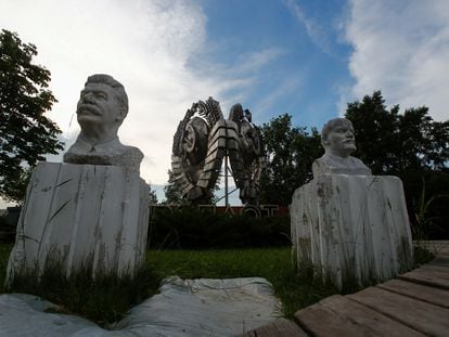 Bustos de Vladimir Lenin e Joseph Stálin, pais da Revolução Russa, em Moscou.