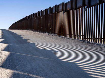 Imagem do muro entre os EUA e o México.