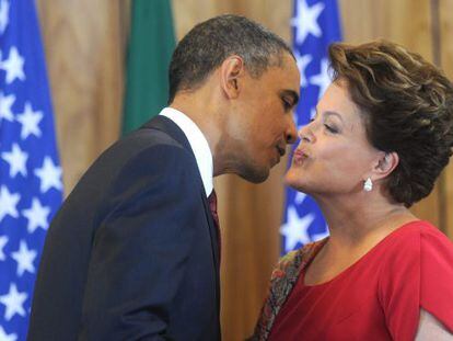 Rousseff dá boas-vindas a Obama em março de 2011.