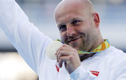 Piotr Malachowski, depois de receber a medalha de prata no Rio de Janeiro.