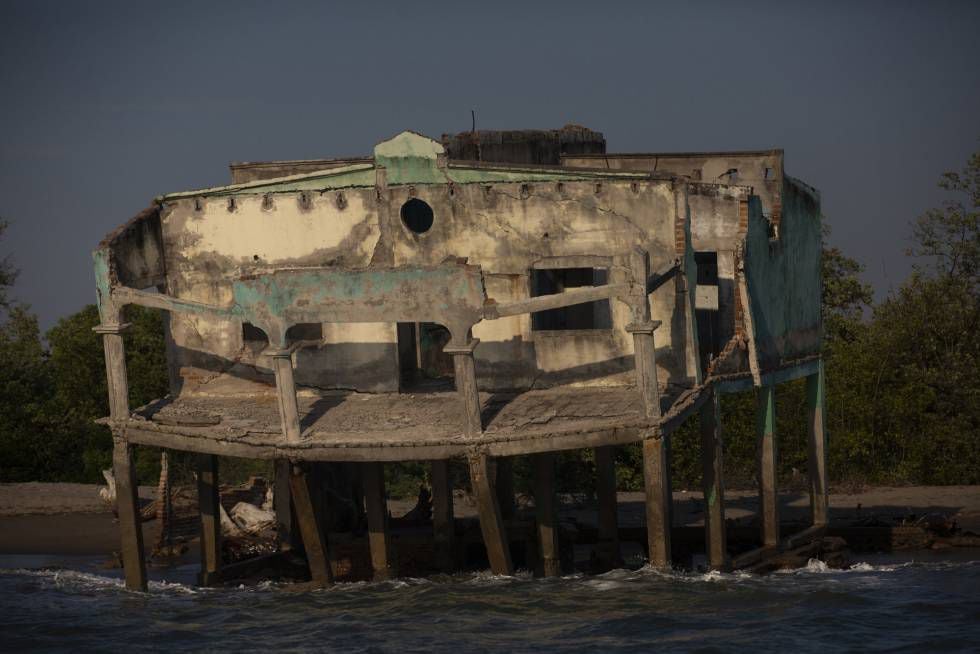 Uma das casas destruídas pelo mar.