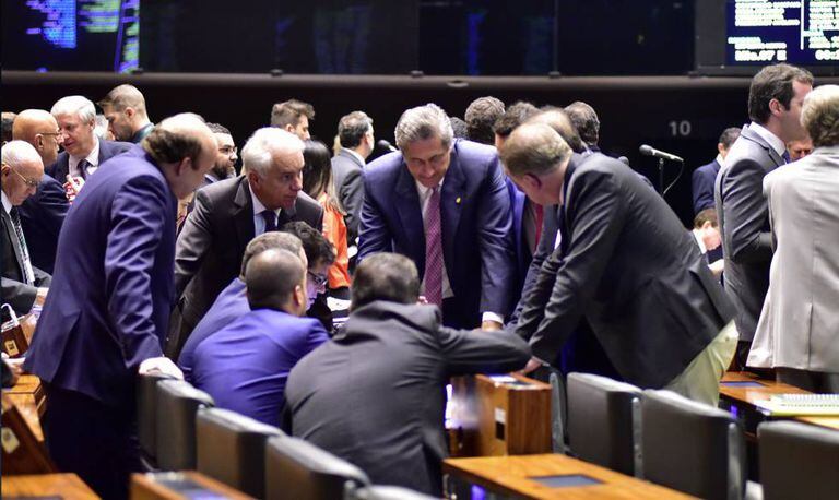 Deputados na sessão desta quinta-feira na Câmara.