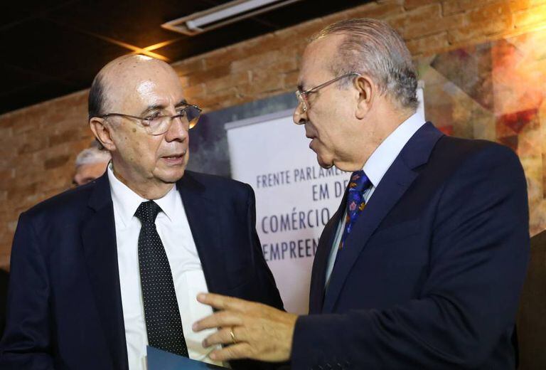 Meirelles e Padilha em encontro com parlamentares e empresários.