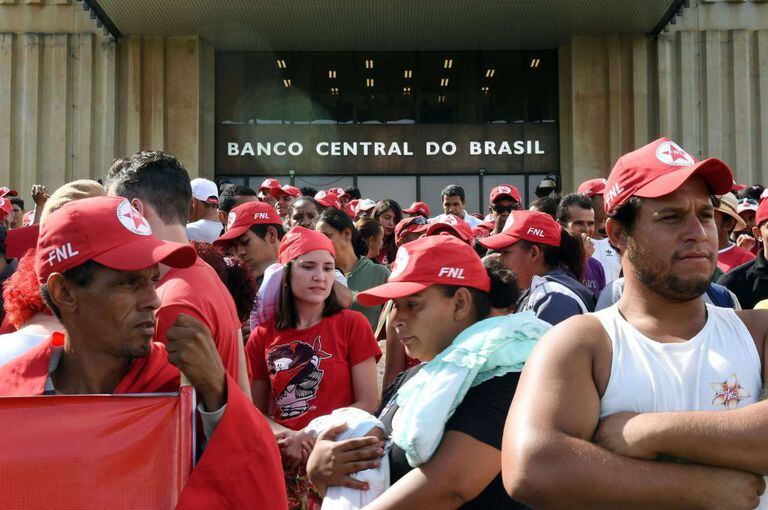 Frente Nacional de Luta se reúne para o ato, em Brasília