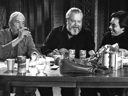 esquerda para a direita, John Huston, Orson Welles e Peter Bogdanovich na filmagem de ‘O Outro Lado do Vento’.