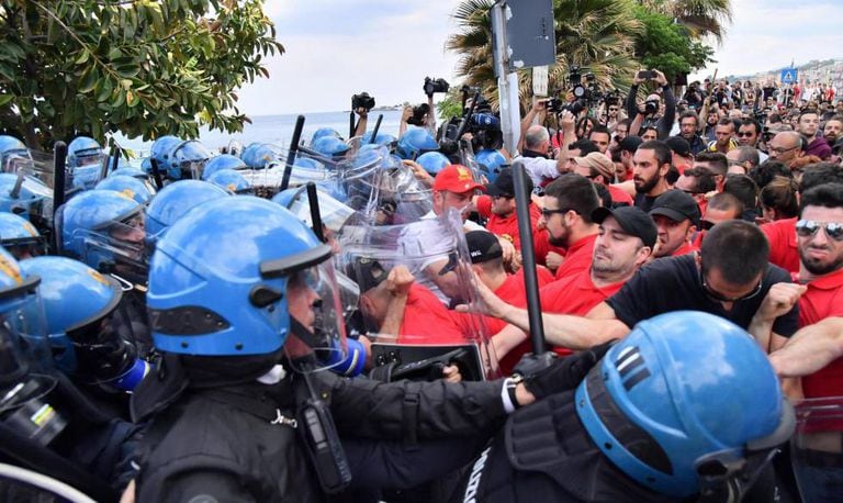 Polícia italiana entra em confronto com manifestantes contrários à cúpula do G-7.