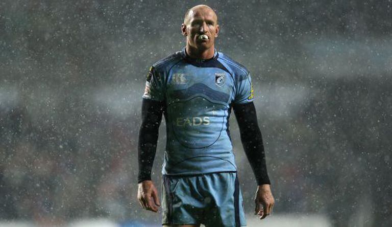 Gareth Thomas, com a camiseta dos Cardiff Blues, em 2010.
