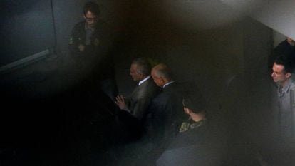 O ex-presidente Michel Temer foi levado à sede da Polícia Federal no aeroporto de Guarulhos antes de ser encaminhado ao Rio de Janeiro.
