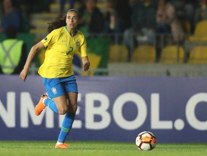 Andressa Alves em ação pela seleção brasileira.