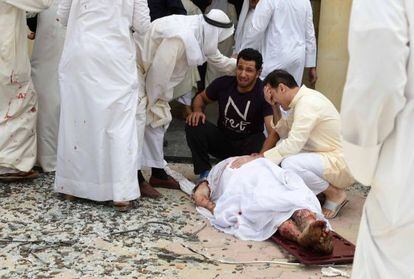 Atentado do EI no Kuwait deixa ao menos 25 mortos.