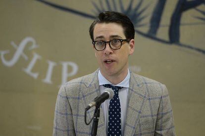 Benjamin Moser, vestindo um elegante terno na Flip.