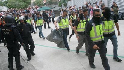 Polícia nacional apreende urnas durante referendo