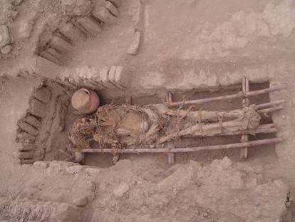 Cadáver no sítio arqueológico de Huaca Pucllana, em Lima (Peru), onde foram analisados vários indivíduos para este estudo