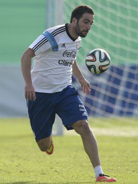 Higuaín, em um treinamento com a seleção argentina.