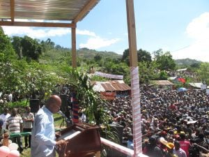 O presidente Michel Martelly inicia a campanha de reflorestamento em 2014 no povoado de Cornillon Grand Bois, em 14 de maio.