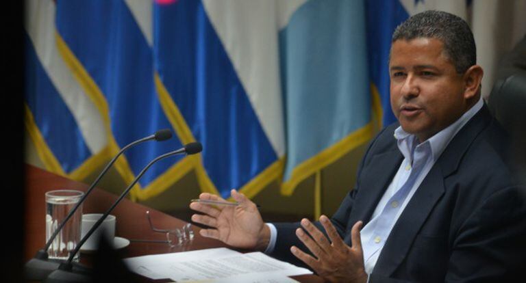 Flores depõe à CPI em 2013.