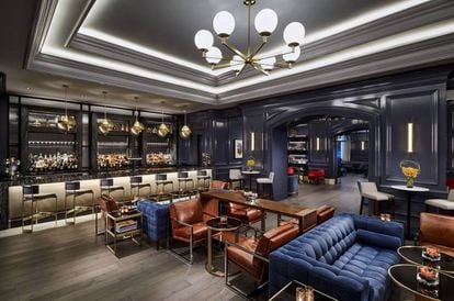 O bar do hotel Ritz-Carlton de Washington.