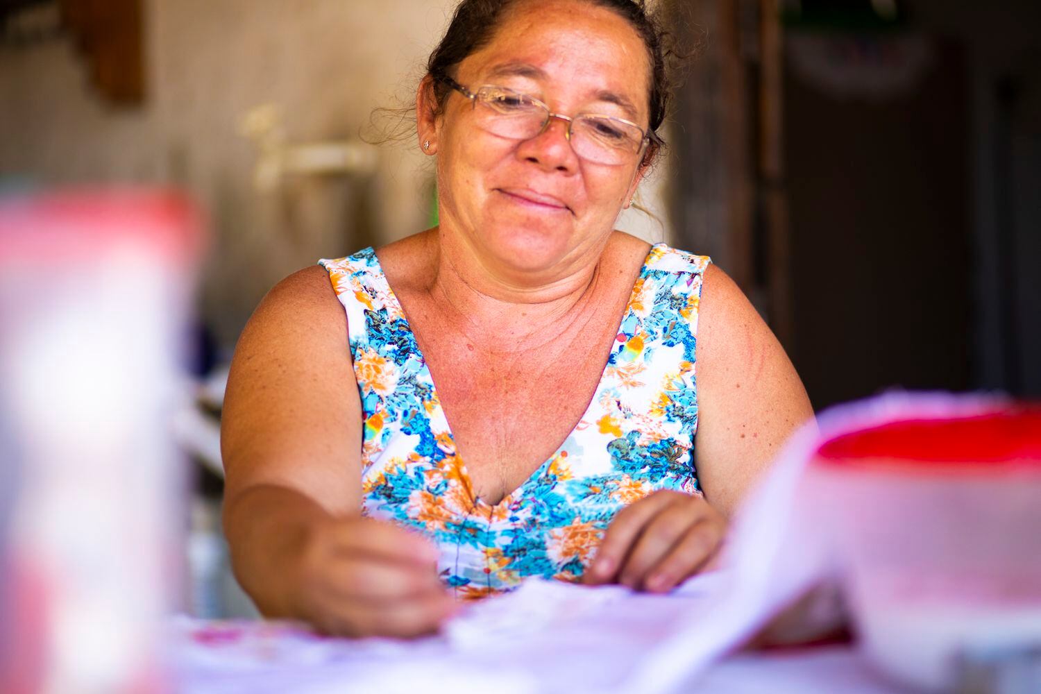 Marcinha faz peças de crochê desde a infância.