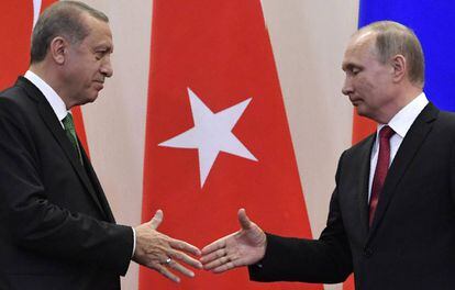 Vladimir Putin e Recep Tayyip Erdogan, no último mês de março