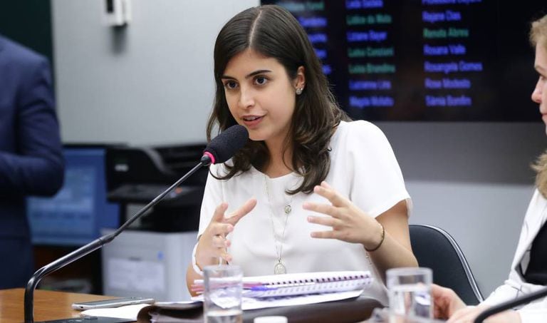 A deputada Tabata Amaral na Comissão de Defesa dos Direitos da Mulher da Câmara em abril.