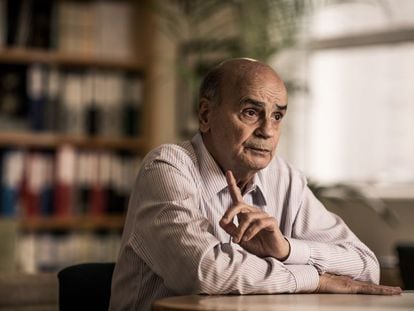 Drauzio Varella, em seu consultório em São Paulo, em março de 2016.
