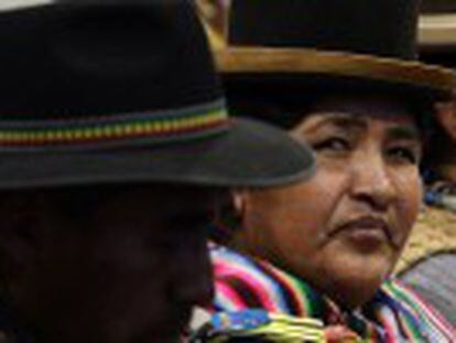 Bolivianos esperam que visita tenha impacto positivo na petição do país ao Chile. Francisco fez discurso criticando consumismo