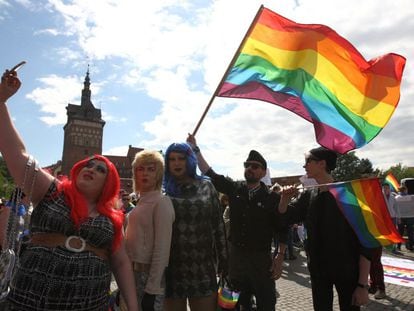 Participantes da marcha LGTB polonesa em maio de 2015 em Gdansk.