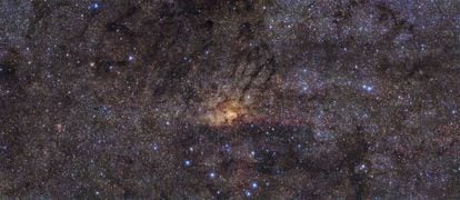 Imagem do centro galáctico tomada pelo telescópio VLT no Atacama (Chile).