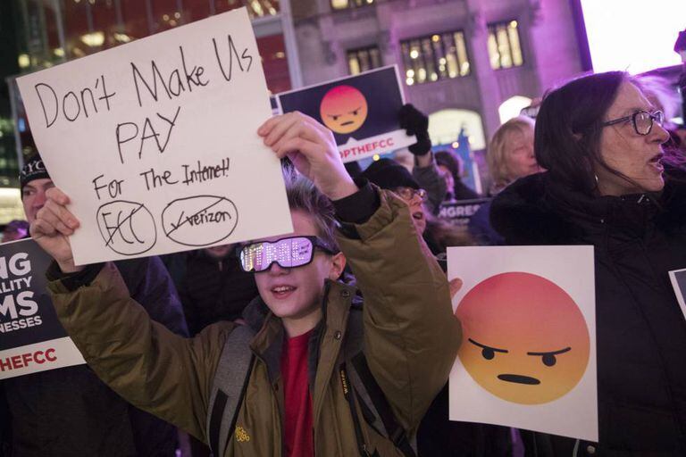 Protesto em Nova York, em 7 de dezembro, contra as normas que colocam fim à neutralidade na Internet