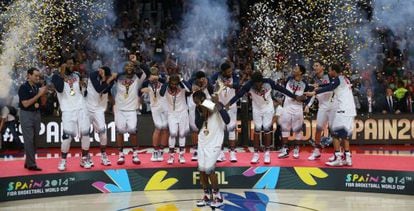 Os jogadores dos Estados Unidos, celebrando sua Copa do Mundo em Madri.