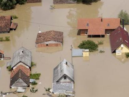 A cidade de Orasje, na Bósnia, nas piores inundações em cem anos.