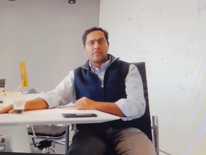 Fotograma da videoconferência em que Vishal Garg demitiu mais de 900 funcionários.