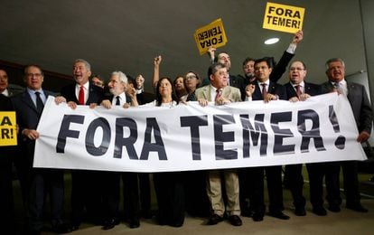 Membros da oposição do Brasil pedem a saída de Temer nesta quarta-feira.