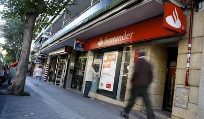 Uma agência do Banco Santander em Madri.