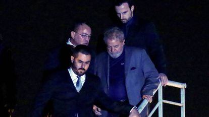 Lula chega à sede da PF em Curitiba
