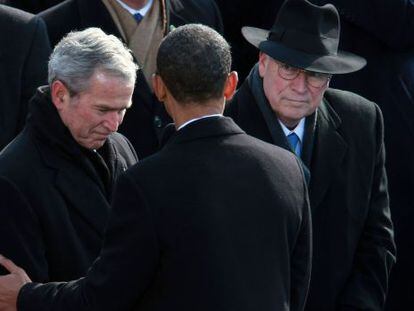Obama, cumprimentado por Bush, em sua posse em 2009.