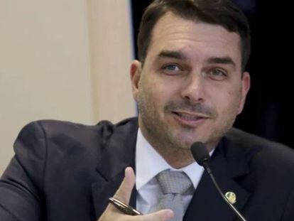Ministério Público investiga se Flávio Bolsonaro enriqueceu com dinheiro desviado de seus funcionários