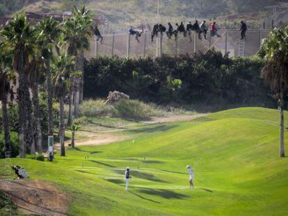 Imigrantes ilegais entram na Espanha por campo de golfe.