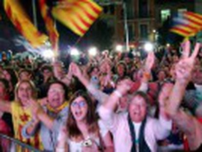 Coligação Junts pel Si obtém maioria no Parlamento, mas não o apoio em número total de votos para a independência da Catalunha