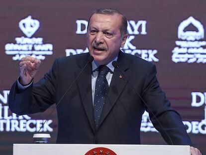 O presidente turco, Recep Tayyip Erdogan, durante discurso em Istambul neste domingo.