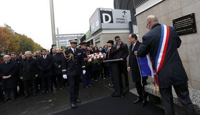 Hollande inaugura placa em homenagem às vítimas dos atentados