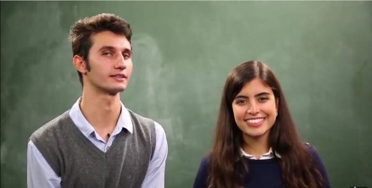Stefano, do canal reVisão, e Tábata, do Mapa Educação, em vídeo sobre projeto.
