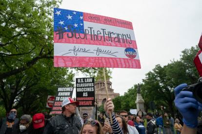 Cartaz diz ‘Parem com a tirania’ na manifestação de sábado em Austin contra o confinamento.


18/04/2020 ONLY FOR USE IN SPAIN