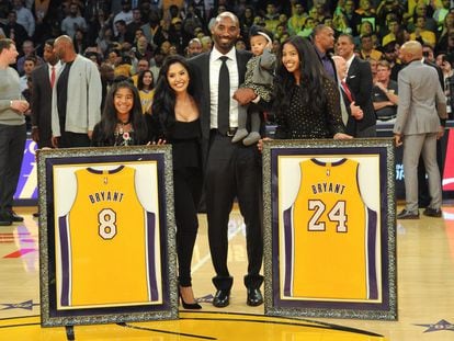 Kobe Bryant, sua esposa, Vanessa Bryant, e suas filhas Gianna Maria, Natalia Diamante e Bianka Bella, em dezembro de 2017.