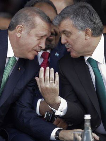 Erdogan, à esquerda, e Gul, em outubro de 2013 em Istambul.